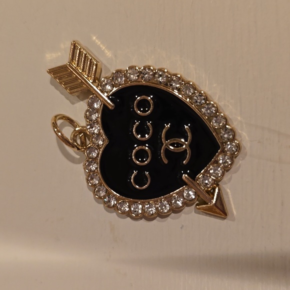 CHANEL Black and Gold Heart Pendent comes with free chain - Picture 1 of 3